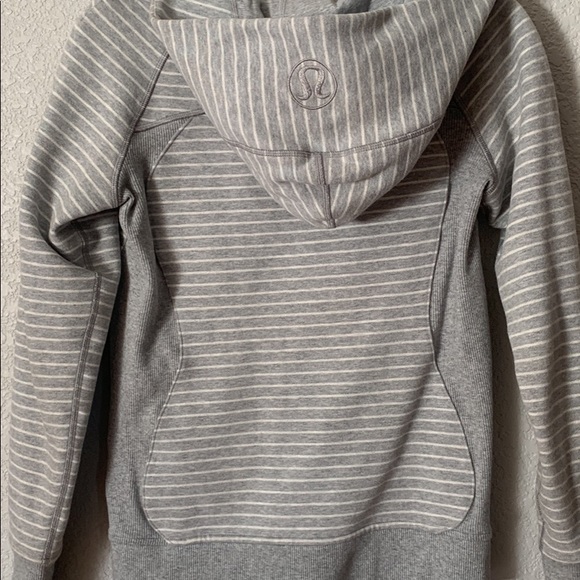 lululemon zip up jacket perfect condition size 4 - Picture 2 of 3